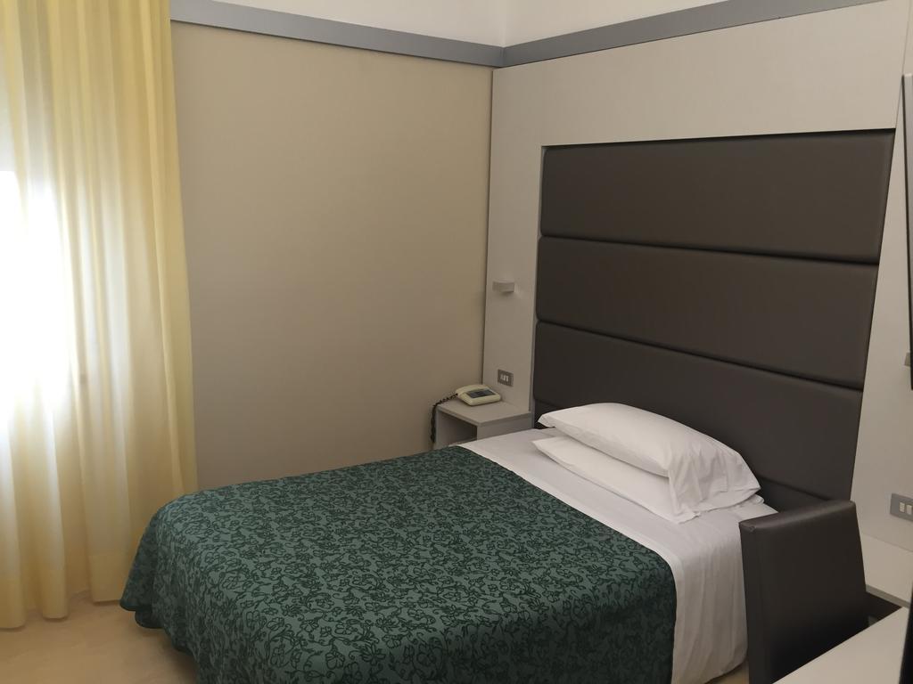 Hotel Elisabeth Due Фано Экстерьер фото
